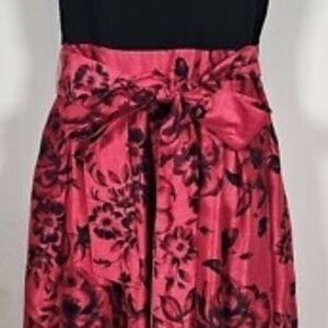 Elegant Floral Midi Dress in Black and Pink